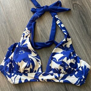 NWT Cupshe Blue and White Floral Bikini Top